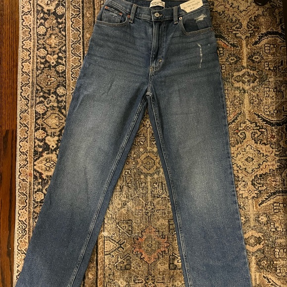 Abercrombie & Fitch Ultra High Rise 90’s Straight Jean NWT - Picture 4 of 4